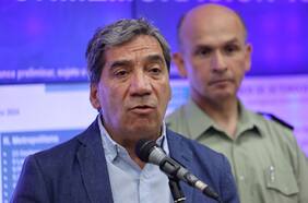 Delegado presidencial no descarta que toldos azules intenten trasladarse a otros barrios: “Estamos monitoreando la situación”