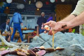 Cocinas del Pacífico: el festival de gastronomía que se realiza en unas de las mejores playas de Chile