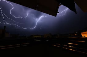 Tormentas eléctricas en la Región Metropolitana: cuándo y en qué sectores se espera lluvia