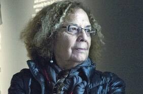 A los 77 años muere Lotty Rosenfeld, la artista que dibujó cruces contra el poder