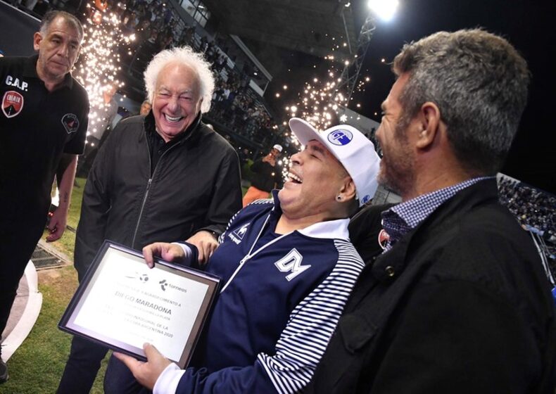 The last meeting between Coppola and Maradona dates back to the beginning of 2020, when the Villa Fiorito manager was in charge of Gimnasia.