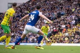Marcelino Núñez le da el triunfo al Norwich City con un gol de tiro libre