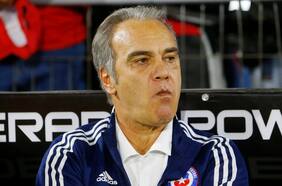 ¿De La Roja a la U?: Lasarte, el nombre que seduce en Azul Azul para reemplazar a un complicado Escobar