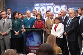 Acompañado de Daza, Mañalich y Santelices: Kast y su equipo abordan ejes de salud de su programa