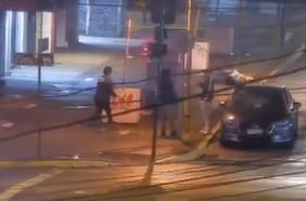 Sujeto es obligado a pagar 300 mil pesos al municipio de Puerto Montt tras rayar jardinera en el centro de la ciudad