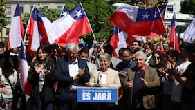 “Si uno tiene confianza en su pueblo, puede apostar y dirigirlo”: Jara emplaza a Kast por vidrio blindado