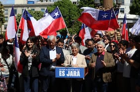 “Si uno tiene confianza en su pueblo, puede apostar y dirigirlo”: Jara emplaza a Kast por polémico vidrio blindado