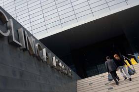 Justicia dicta orden de no innovar y deja en pausa intención de Clínica Las Condes por cambiar el contrato de arrendamiento