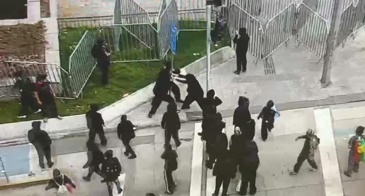 Carabineros reporta desórdenes en marcha por el Día del Encuentro de Dos Mundos