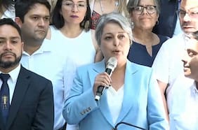 “No sirve estar encerrado en una caja de cristal”: Jara emplaza nuevamente a Kast a no restarse de debates