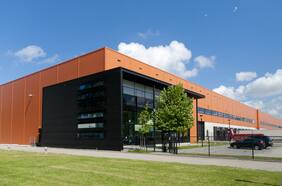 Mercado de bodegas aumenta su superficie disponible, impulsado por unidades clase B