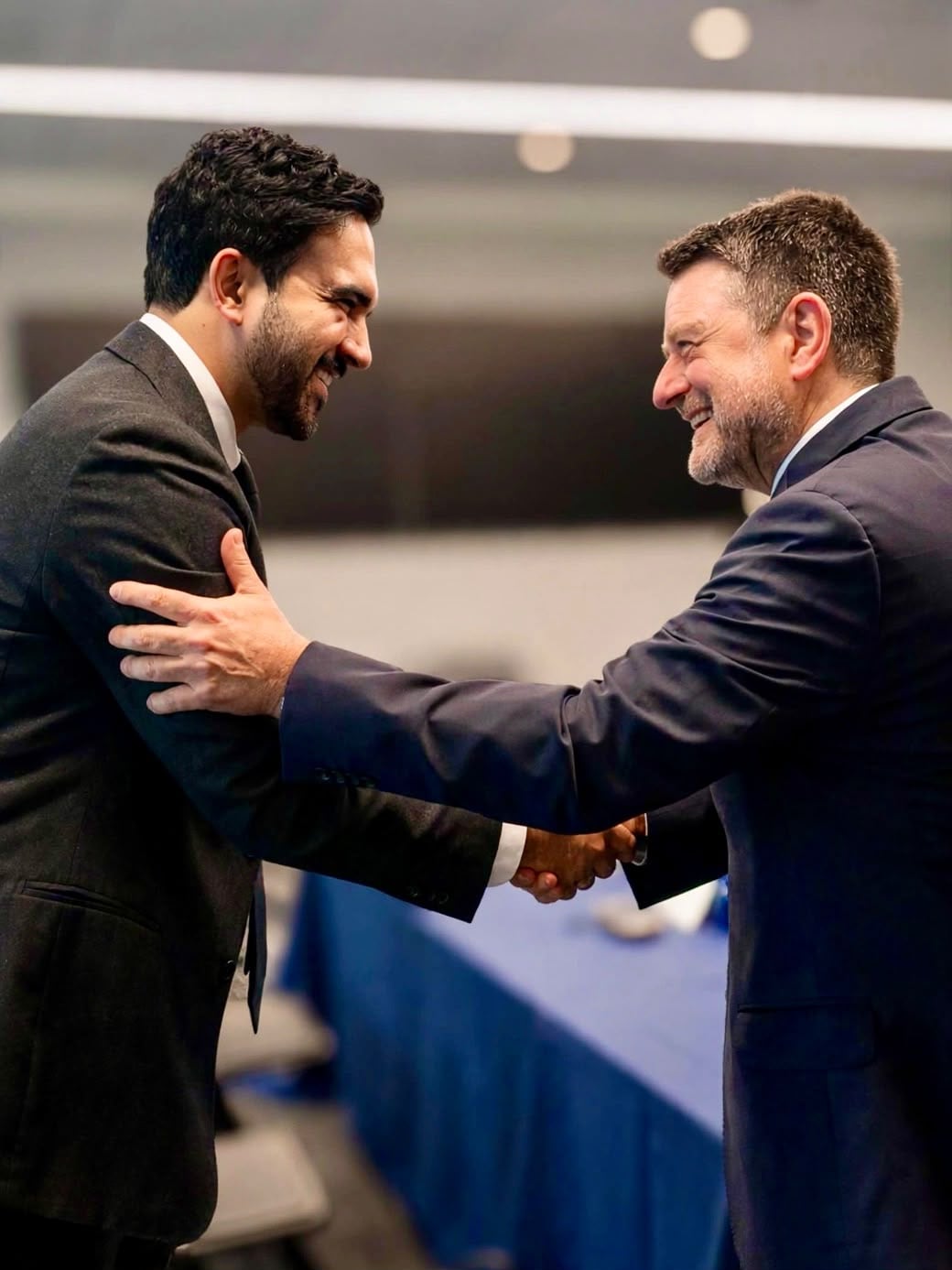 El revival de Claudio Orrego: apuesta a internacionalizar agenda y una “mini cancillería” en el gobierno regional