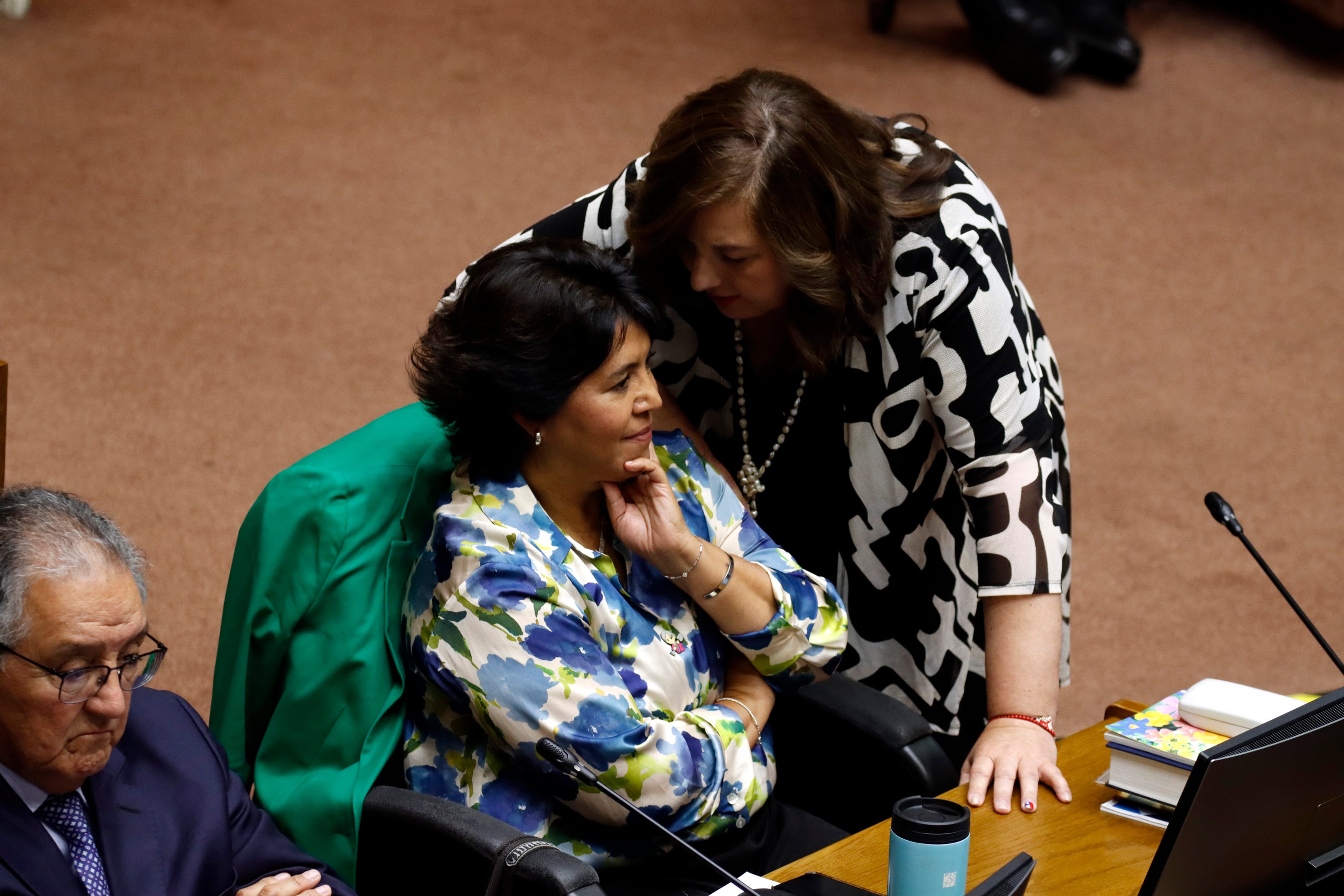 Oposición intenta rearmarse para frenar aplanadora por megarreforma y sus bancadas del Senado convocan a cónclave social