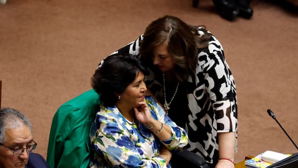 Oposición intenta rearmarse para frenar aplanadora por megarreforma y sus bancadas del Senado convocan a cónclave social