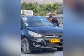 Karma instantáneo: bajó de su auto para encarar a otro conductor y se le quedaron las llaves puestas