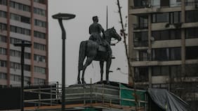 Reinstalación de la estatua del general Baquedano entra en su etapa final con la intervención del plinto
