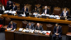 Senado discute ley de combustibles en tensa sesión y gobierno apuesta a que entre en vigencia esta semana