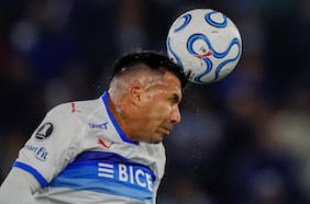 Gary Medel cumple 20 años de carrera: entre una particular deuda en clubes y la interrogante sobre su renovación en la UC