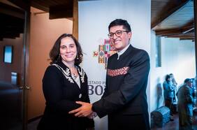 Por primera vez en casi una década: canciller Urrejola asiste a la celebración del Día Nacional de Bolivia en Consulado de Santiago