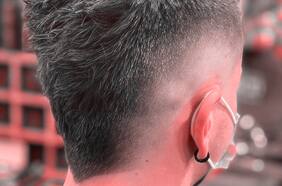 La moda del degradado y rasurado en adolescentes da pie a un brote de tiña en peluquerías de España