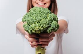 Así es cómo el brócoli puede ayudarte a enfrentar la ansiedad y los trastornos del ánimo, según expertos