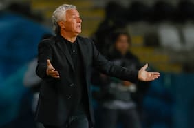 Néstor Gorosito acusa burlas de la U tras la eliminación y se mofa de la barbarie ante Independiente