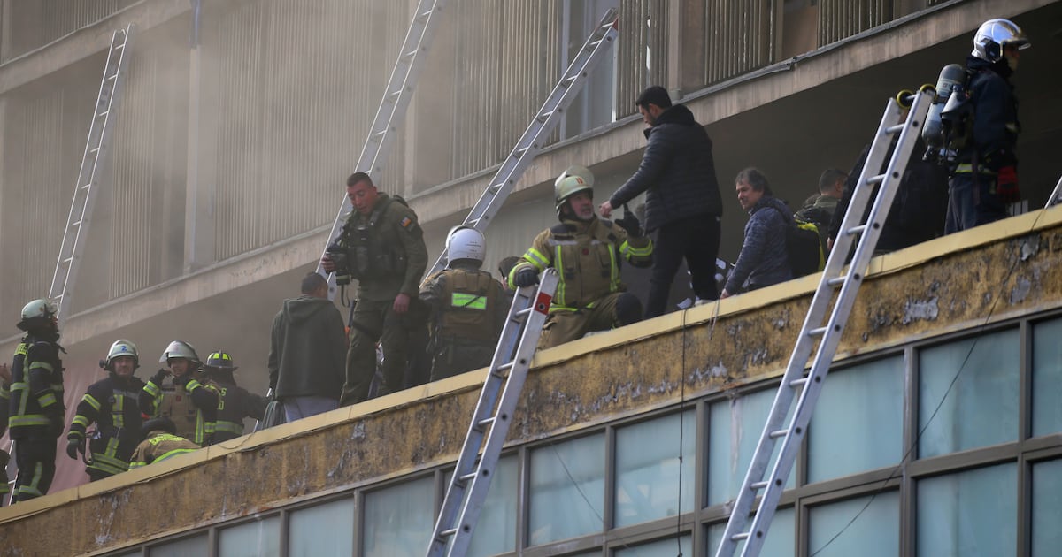 Incendio en el centro de Santiago: ¿qué dejó la emergencia que movilizó a toda una ciudad?: Lecciones, tensiones y desafíos tras la mayor emergencia del año