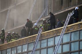 Incendio en Santiago deja más de 200 personas evacuadas y 20 mascotas rescatadas: se mantienen cortes de tránsito en el sector