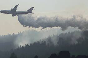 Además del Ten Tanker: las 122 aeronaves que combaten los incendios forestales en la zona centro sur