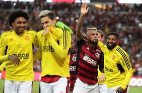 Arturo Vidal se hace presente en la goleada del Flamengo