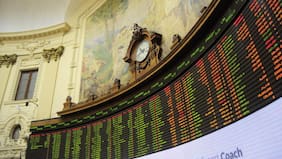 Ipsa vuelve a superar los 10.000 puntos y el dólar sube en jornada marcada por feriado en Estados Unidos