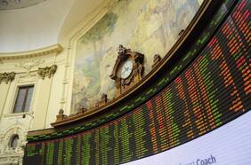 Bolsa de Santiago pone fin a su histórica racha alcista ante nuevos temores por desaceleración