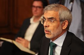 Ministro Cordero anuncia querella por ataque incendiario en Malleco