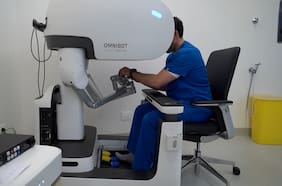 A siete kilómetros de distancia entre el médico y el paciente: así se realizó la primera telecirugía en Chile