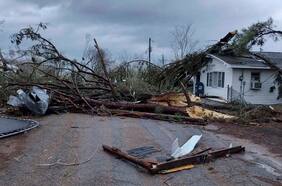 Tornado arrasa partes del estado de Misuri y deja al menos cinco muertos