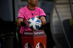 ¿Cuánto gana un árbitro en Chile? El millonario botín que se pelean los referís nacionales