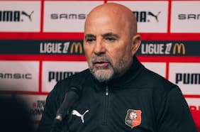 La furia de Sampaoli genera críticas de un histórico DT de Francia: “Es un espectáculo”