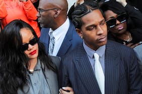 El emotivo momento en que A$AP Rocky abraza a Rihanna tras ser declarado inocente en caso de agresión