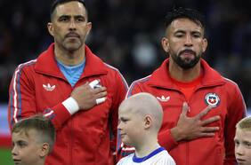 El emotivo mensaje de Claudio Bravo a Mauricio Isla tras fichar en Colo Colo
