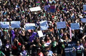 Se inicia marcha del 8M en Santiago: revisa los desvíos de tránsito programados para esta jornada