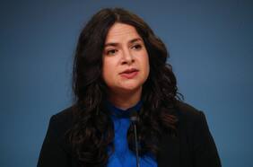 Tras presión de parlamentarias: ministra Orellana refuerza que indulto a Kathy Hurtado “se está estudiando en su mérito”