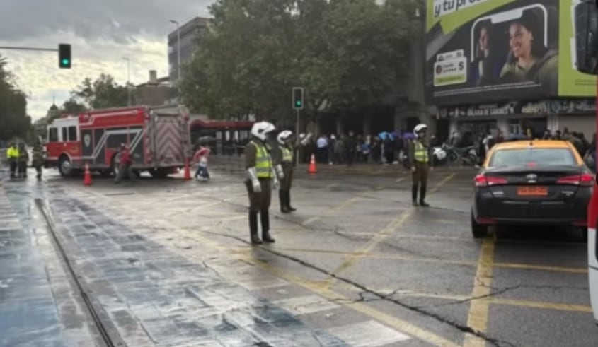 Mujer fallece atropellada por bus RED en plena Alameda en Santiago Centro