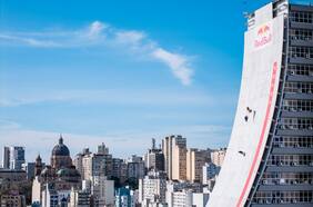 De otro planeta: skater brasileño rompe dos récords Guinness al bajar por la rampa más alta del mundo