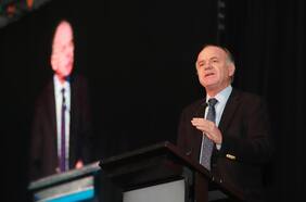 Walker tras reabrir debate sobre regularización migrante en medio de elecciones: “Es un tema muy poco popular para los políticos”