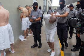 El salvadoreño que fue deportado por error del gobierno de Trump y que ahora está atrapado en la megacárcel de Bukele