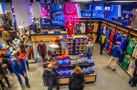 La NBA “encesta” su primera tienda oficial en Chile: abrirá en diciembre