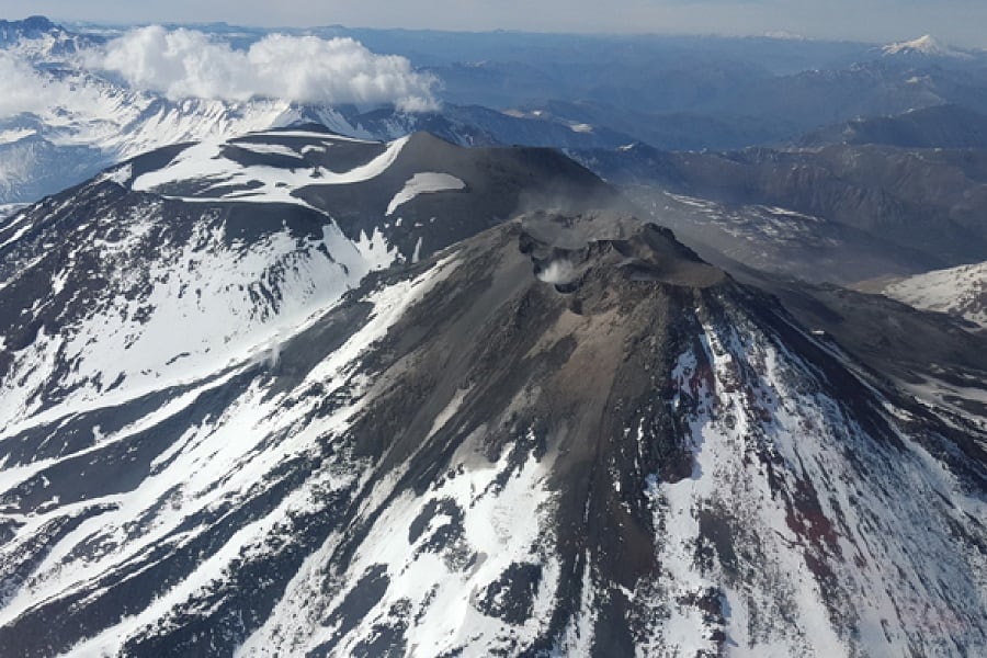 Complejo volcánico Nevados de Chillán sube a alerta amarilla tras aumento de actividad: declaran alerta preventiva para Pinto y Coihueco
