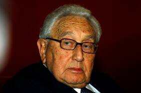Biógrafos analizan los claroscuros  de la diplomacia de Kissinger