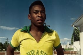 “Tenemos a Diego y ahora Messi, pero Pelé fue otra cosa”: la controvertida opinión de campeón del mundo con Argentina que divide a su país