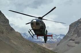 En helicóptero de Carabineros: evacuan a dos personas con problemas de salud desde Baños Morales